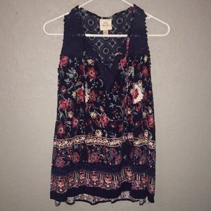 Knox Rose shirt size small